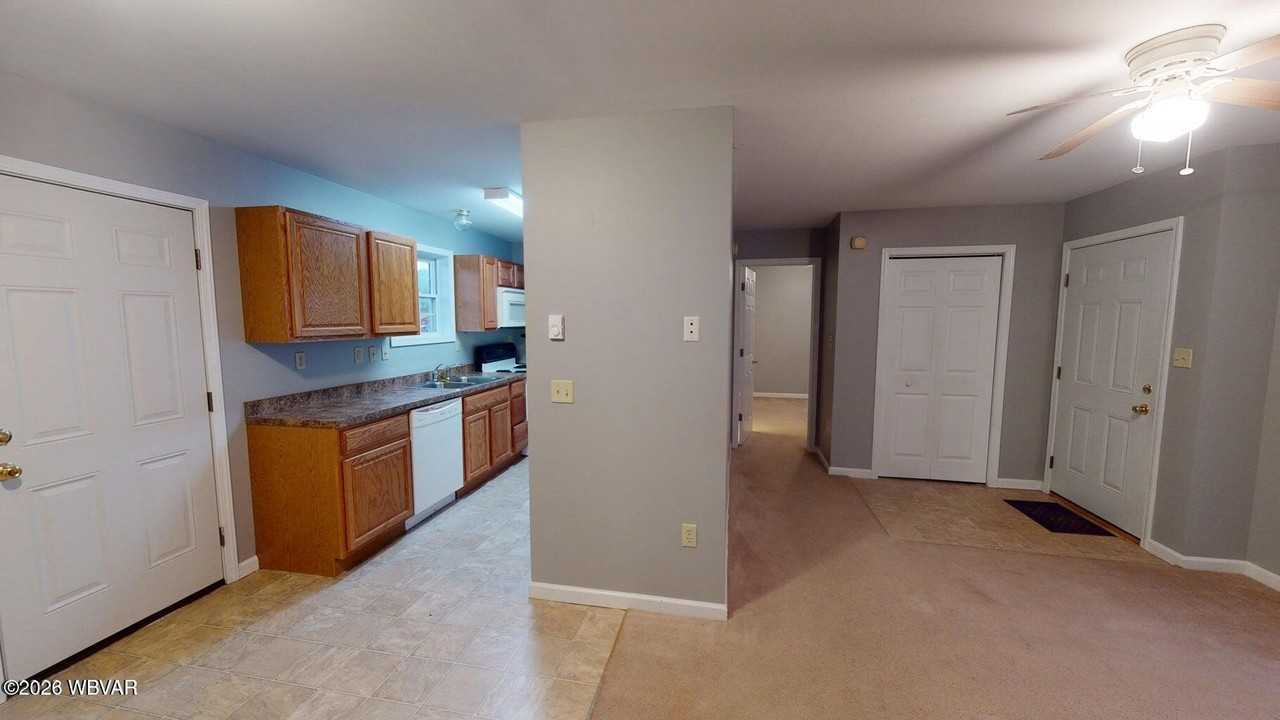 251 Underwood St - Photo 4 of 8