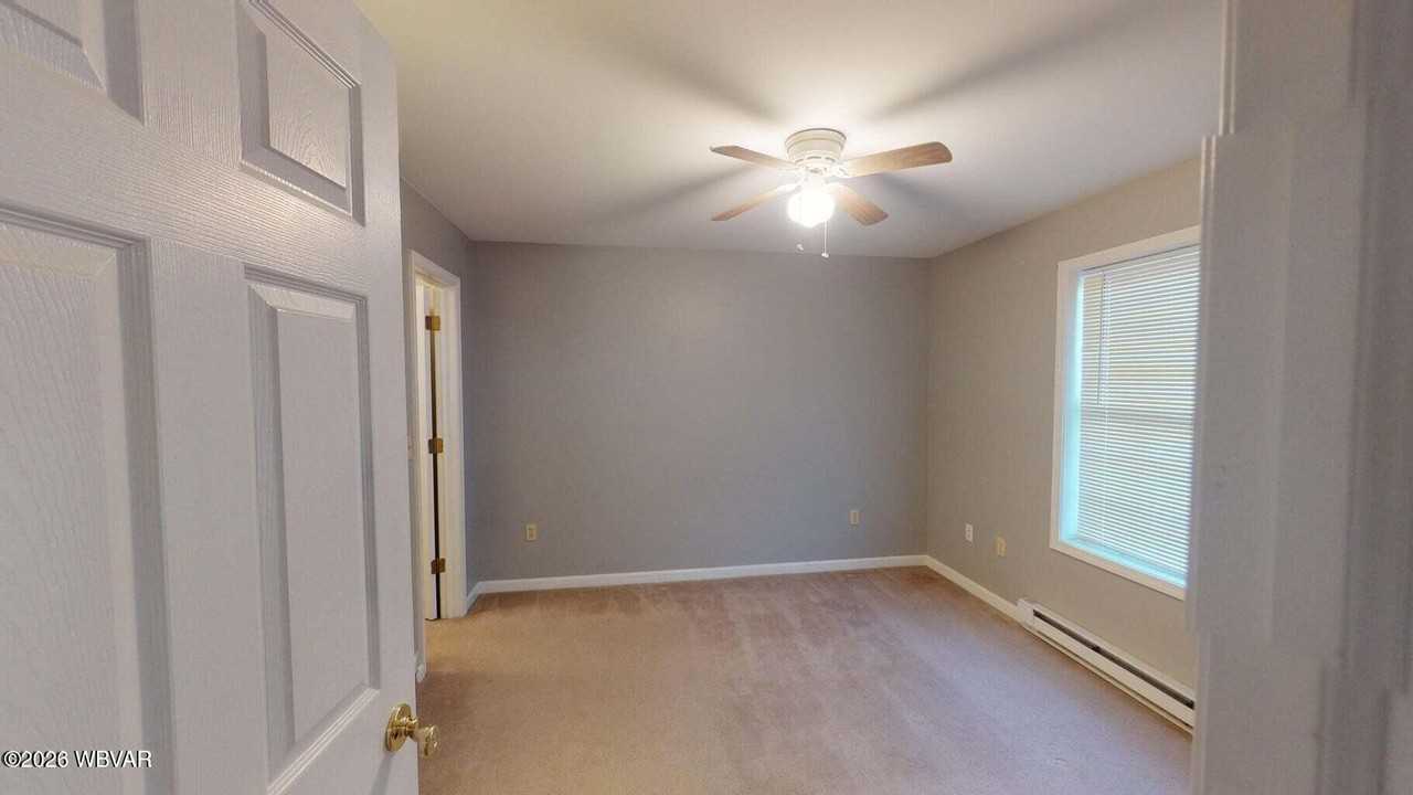 251 Underwood St - Photo 5 of 8
