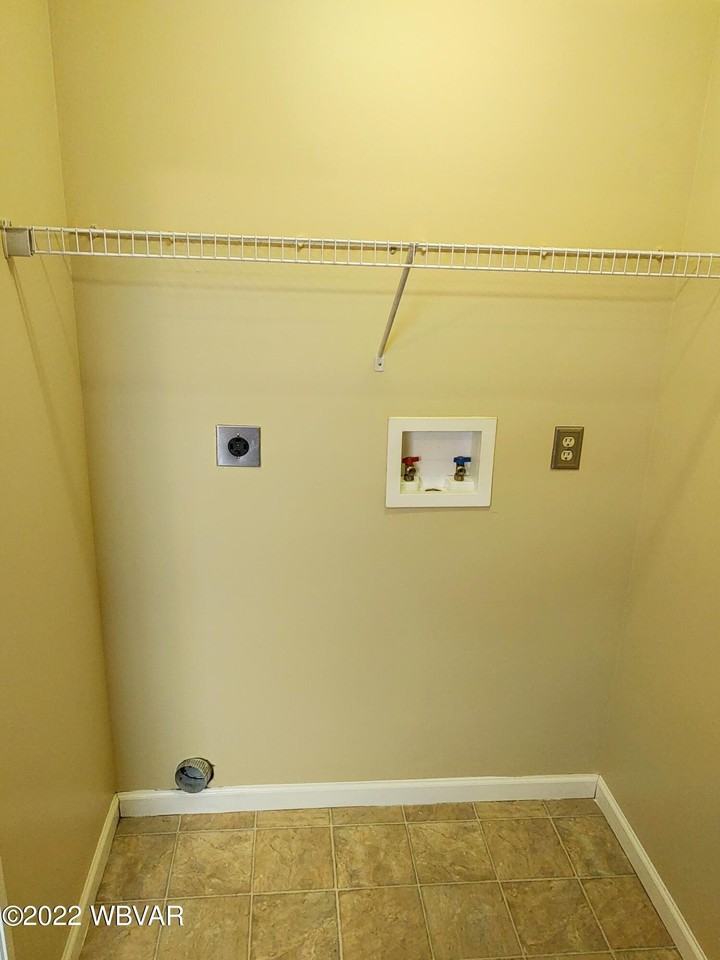 255 Underwood St - Photo 7 of 13
