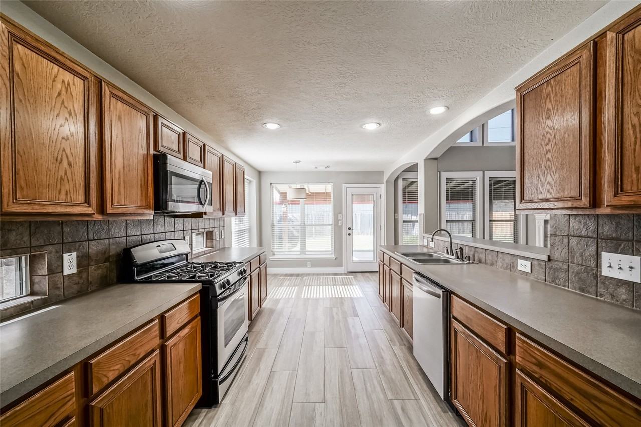 4822 Mosaic Canyon Ct - Photo 7 of 36