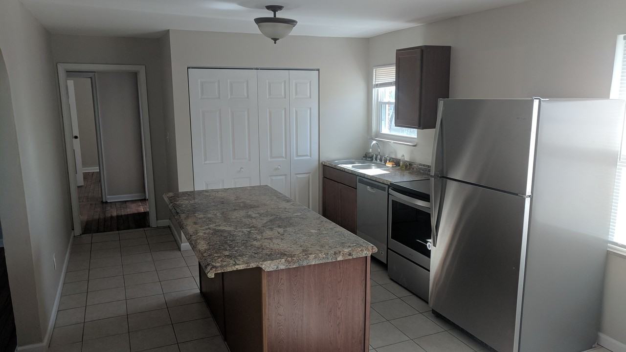3231 Alpine Pl #1 - Photo 4 of 15