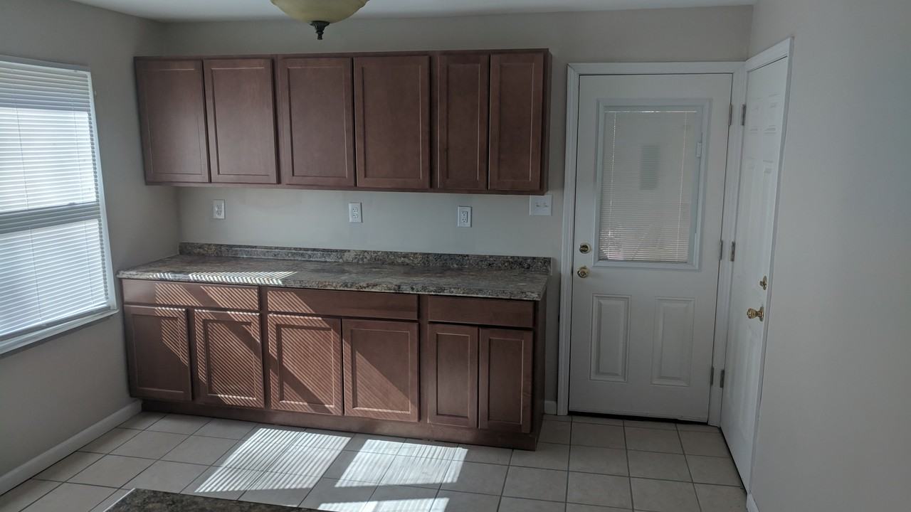 3231 Alpine Pl #1 - Photo 6 of 15