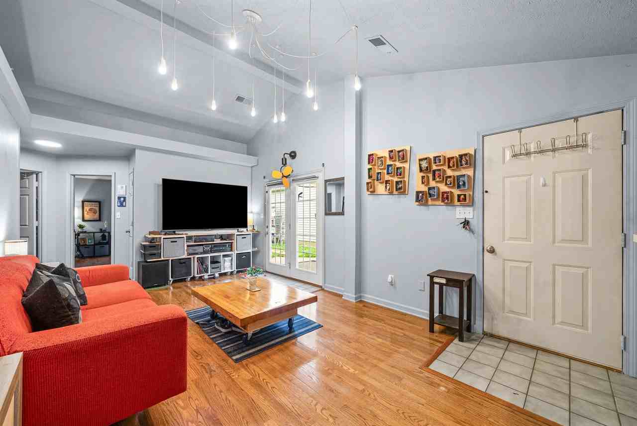 302 Northwind Dr #1 - Photo 4 of 10