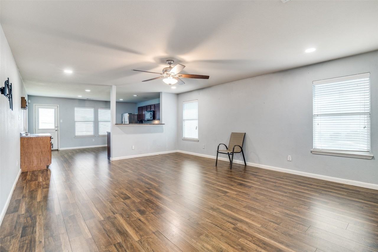 707 Windflower Dr - Photo 3 of 12
