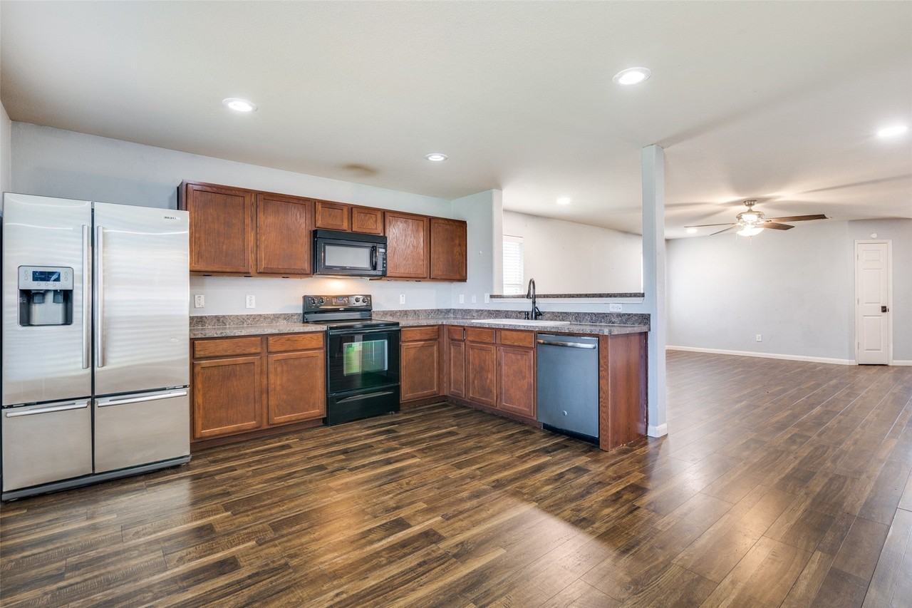 707 Windflower Dr - Photo 4 of 12