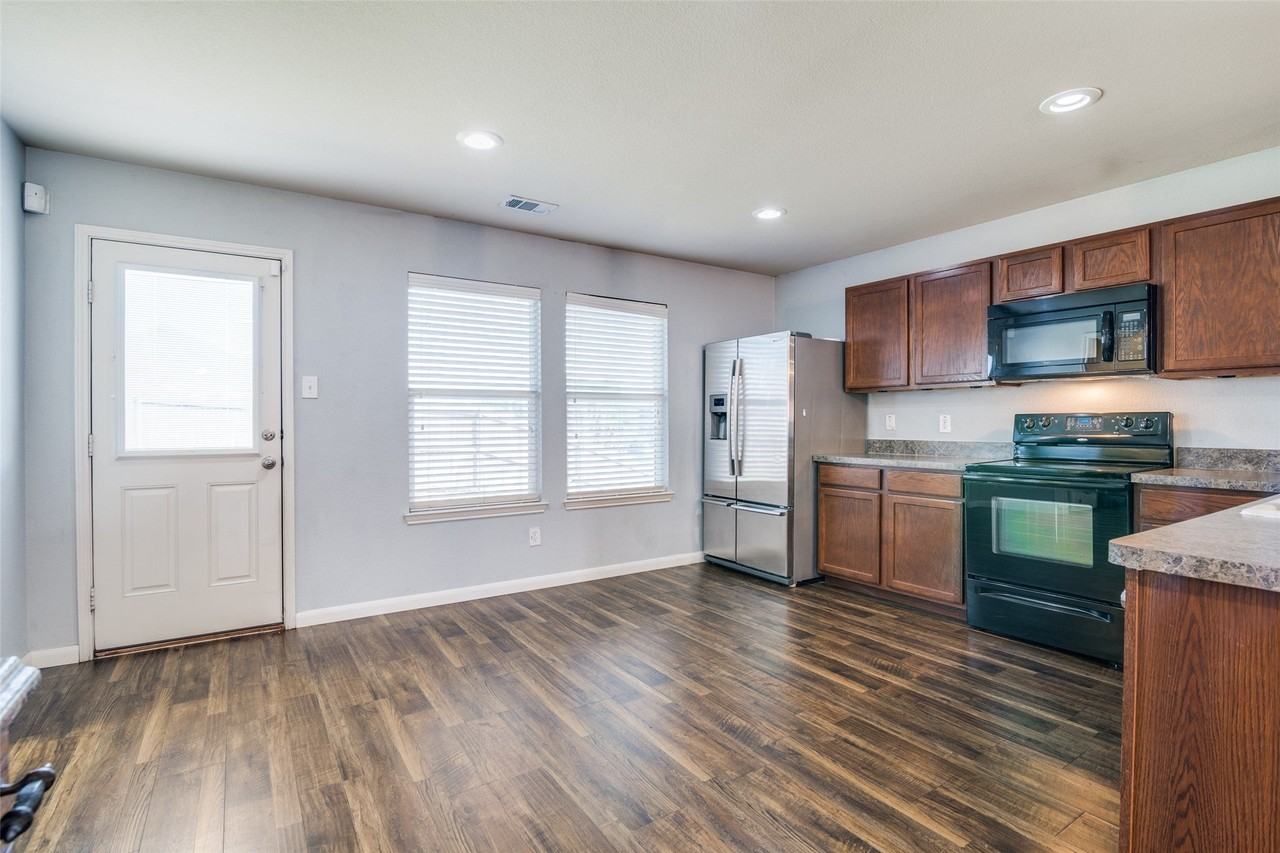 707 Windflower Dr - Photo 5 of 12