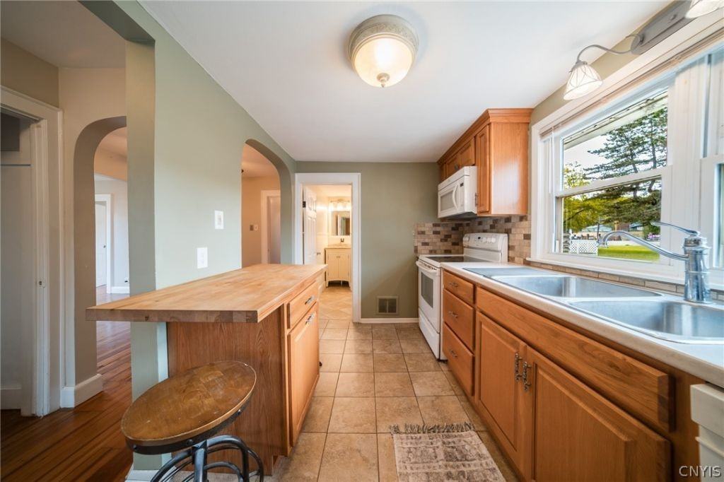 4300 Fay Rd - Photo 5 of 19