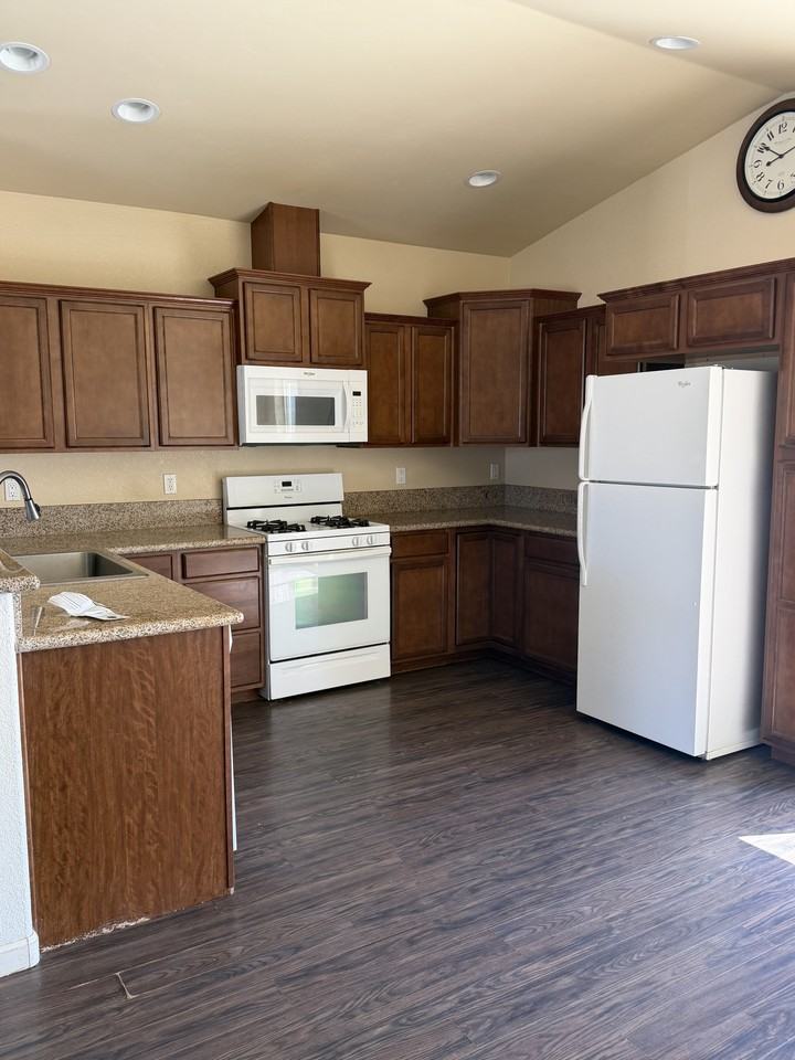 111 Sunnyside Dr #1 - Photo 3 of 5