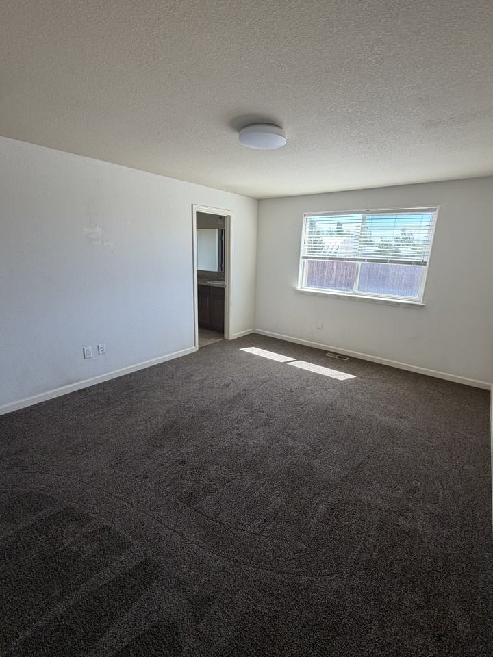 111 Sunnyside Dr #1 - Photo 4 of 5