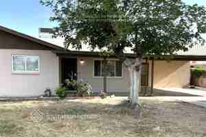 featured image of 1249 E 8th St