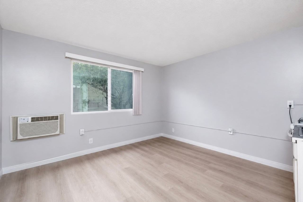 15001 CRENSHAW BLVD. - Photo 4 of 19