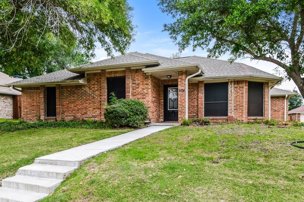 504 N Winding Oaks Dr - Photo 3 of 16