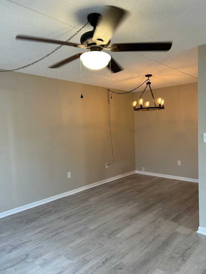 300 N Dewey St - Photo 2 of 16