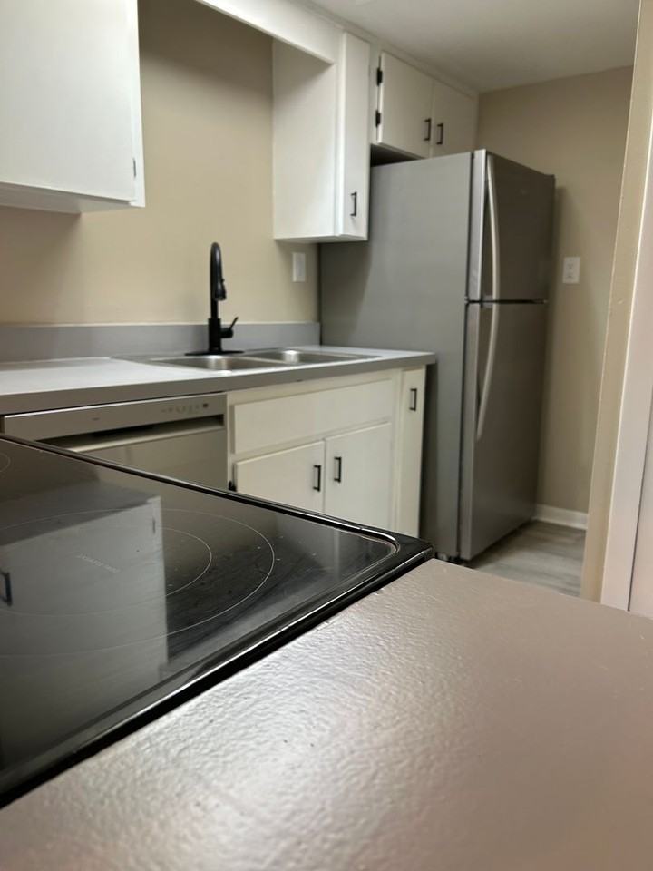 300 N Dewey St - Photo 5 of 16