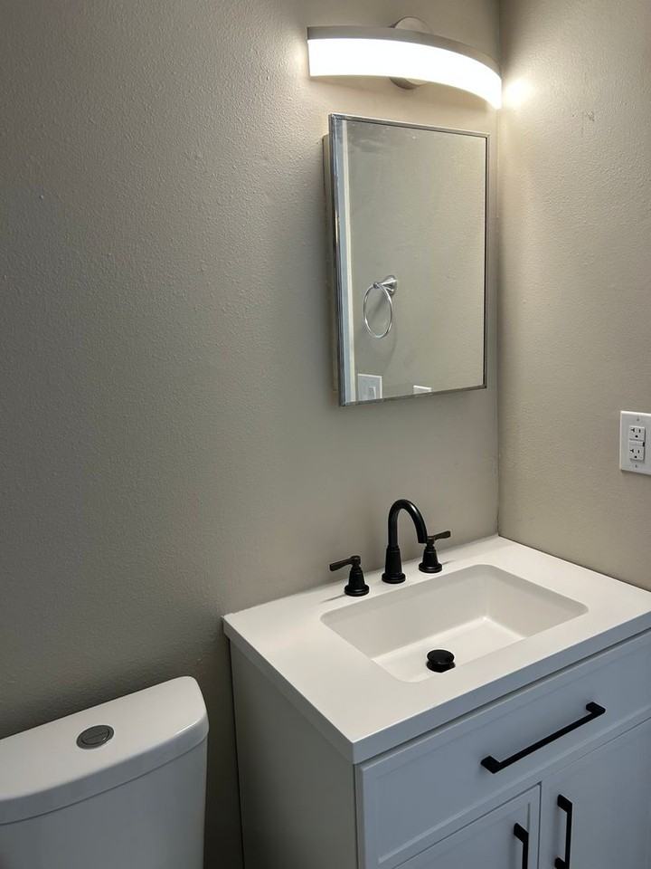 300 N Dewey St - Photo 7 of 16