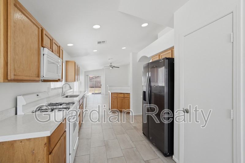 4910 Glowing Garnet St - Photo 5 of 21