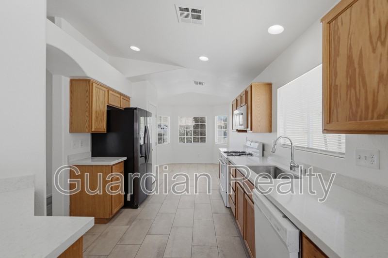 4910 Glowing Garnet St - Photo 6 of 21