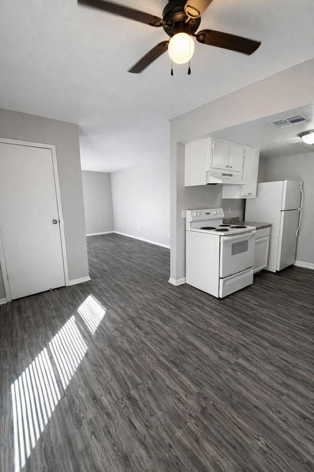 Valhalla Apartments 6730 Everhart Rd. Corpus Christi, TX 78413 - Photo 6 of 7