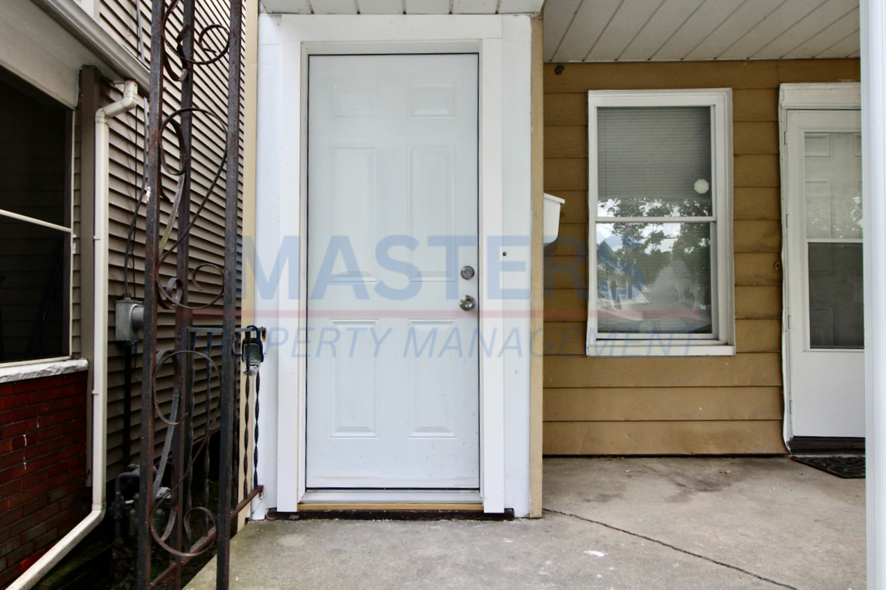 2563 Foraker Ave - Photo 2 of 36