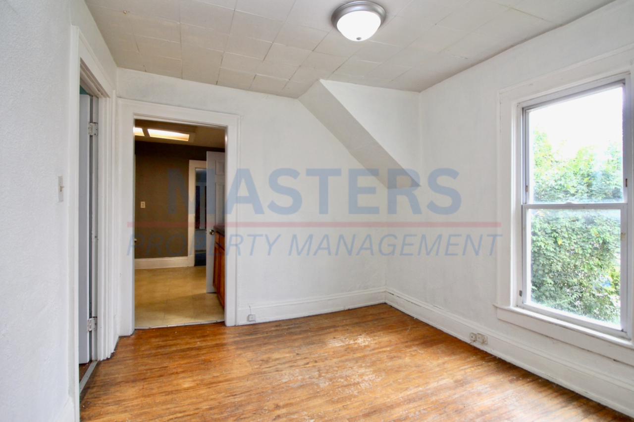 2563 Foraker Ave - Photo 7 of 36