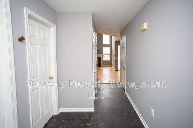 605 Doral Dr - Photo 2 of 40