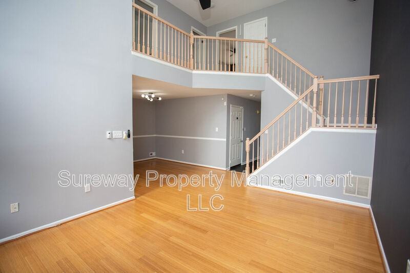 605 Doral Dr - Photo 5 of 40