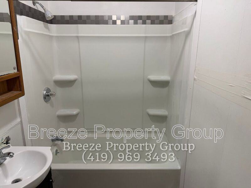 340 S Pierce St - Photo 7 of 9