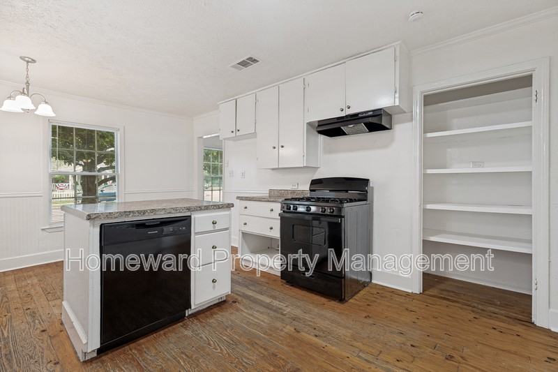 901 W Virginia St - Photo 5 of 12