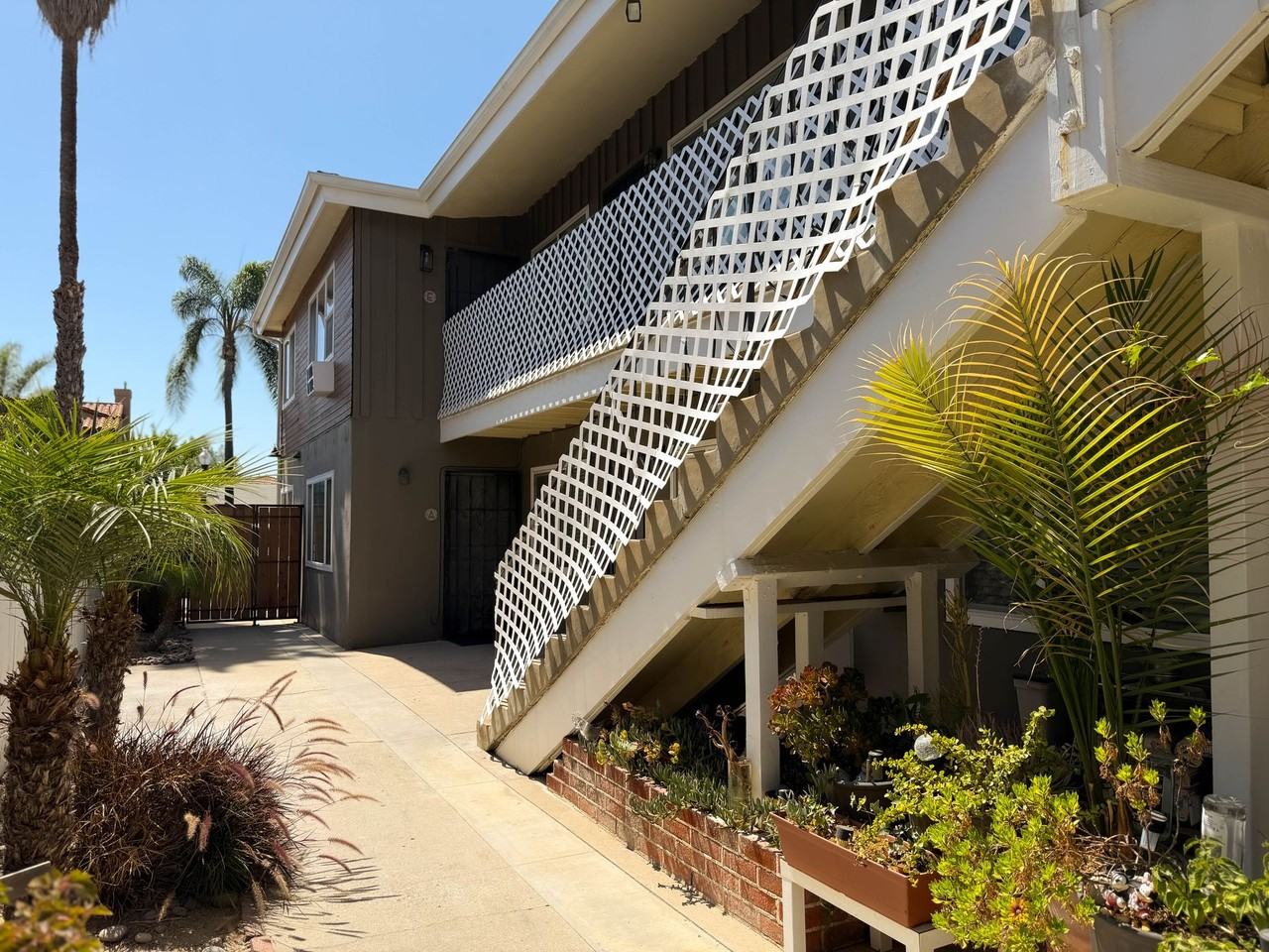 Estrella Ave Apartments - Photo 3 of 31