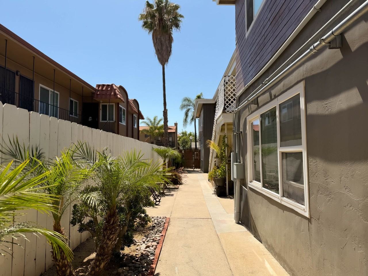 Estrella Ave Apartments - Photo 4 of 31