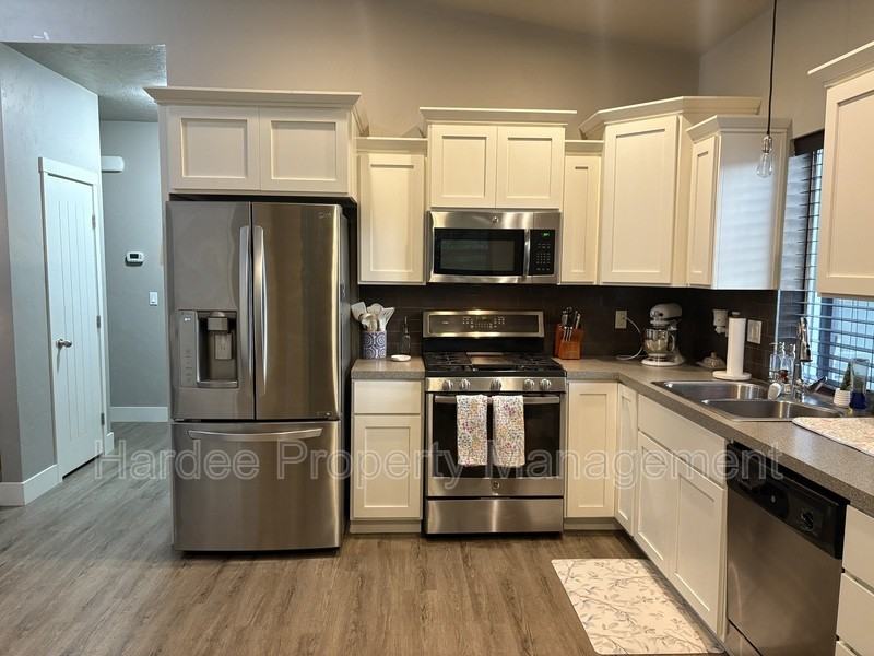 4315 N Adams St - Photo 3 of 18