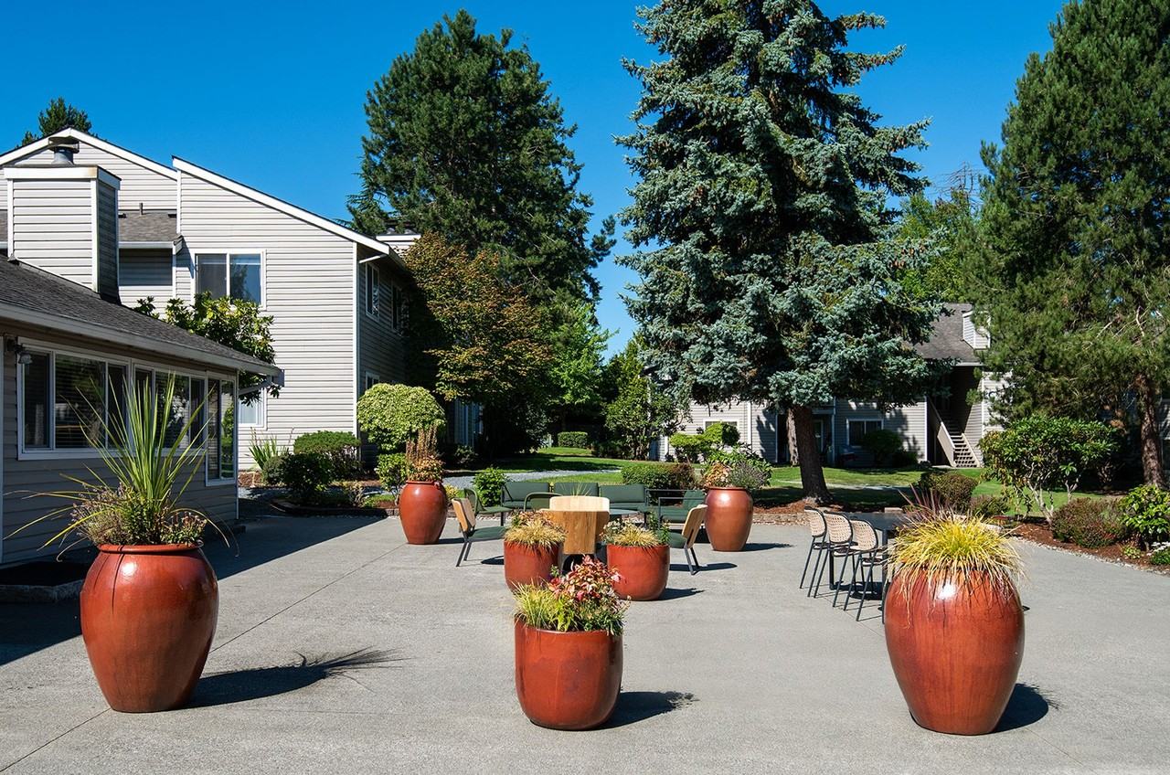 Glenbrook Apartments - Photo 3 of 10