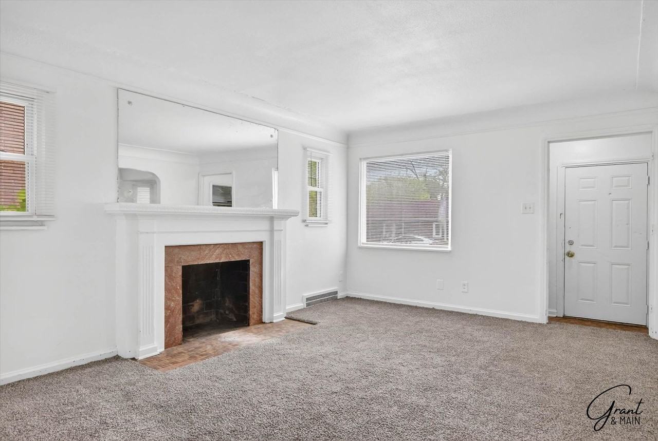 9409 Balfour Rd - Photo 4 of 21