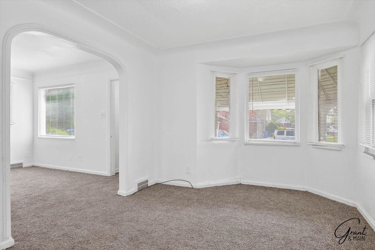 9409 Balfour Rd - Photo 6 of 21