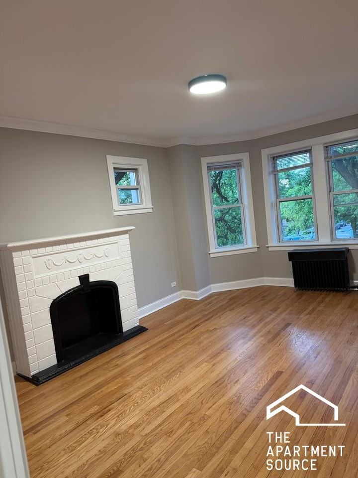 4956 N Harding Ave #2 - Photo 4 of 7