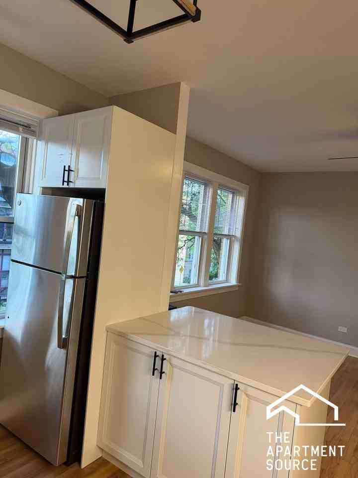 4956 N Harding Ave #2 - Photo 3 of 7