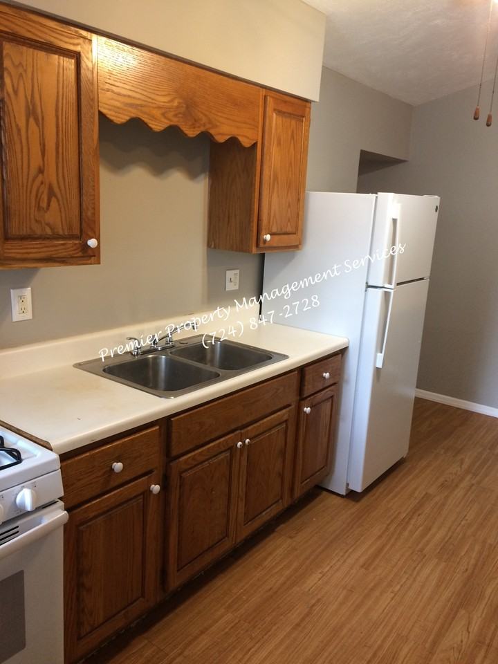 699 Olive Lane (Ambridge) - Photo 2 of 3
