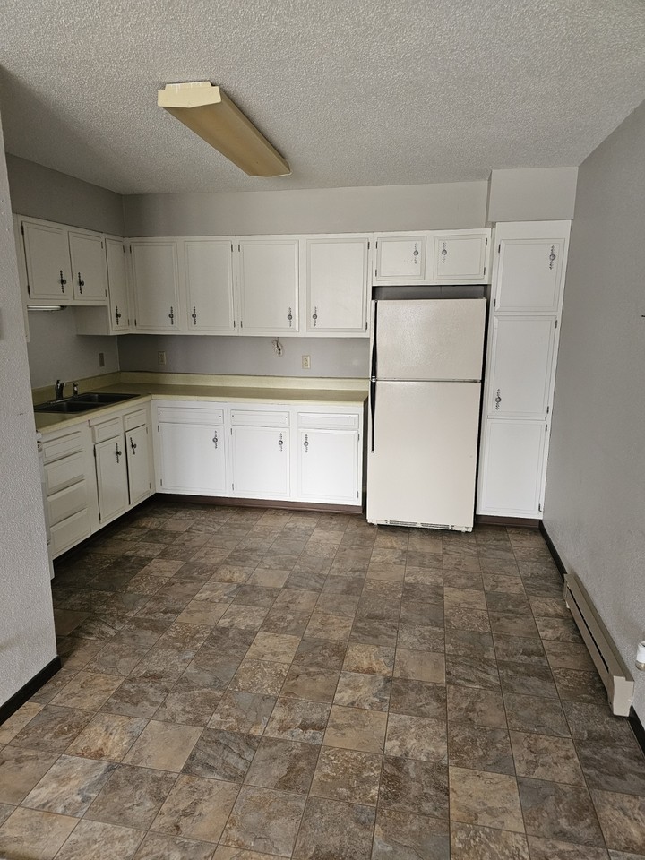 Edmore Apts - Photo 3 of 10