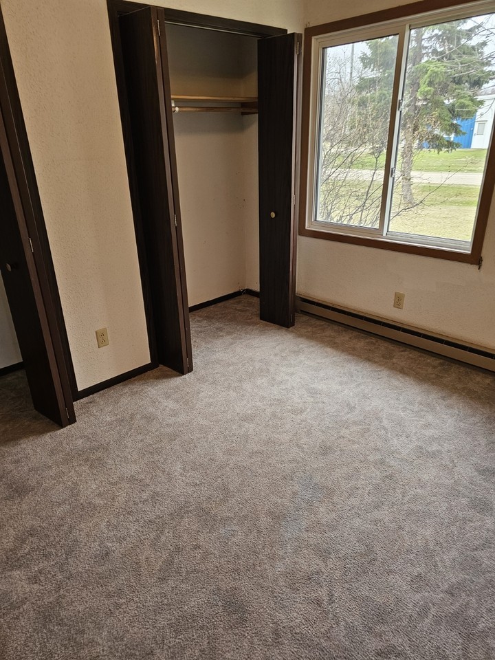 Edmore Apts - Photo 6 of 10