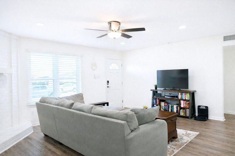 2223 Ridgedale Dr - Photo 2 of 27