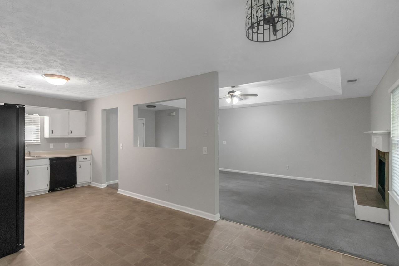 585 Mountainview Dr - Photo 5 of 37