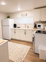 featured image of 808 1/2 Howard Ave