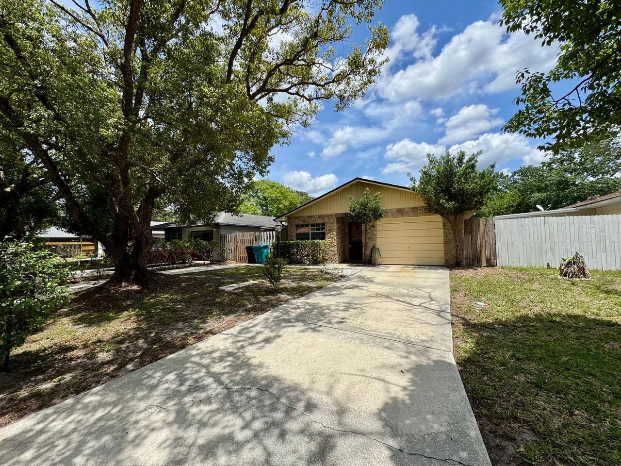 529 Hibiscus Way - Photo 2 of 42