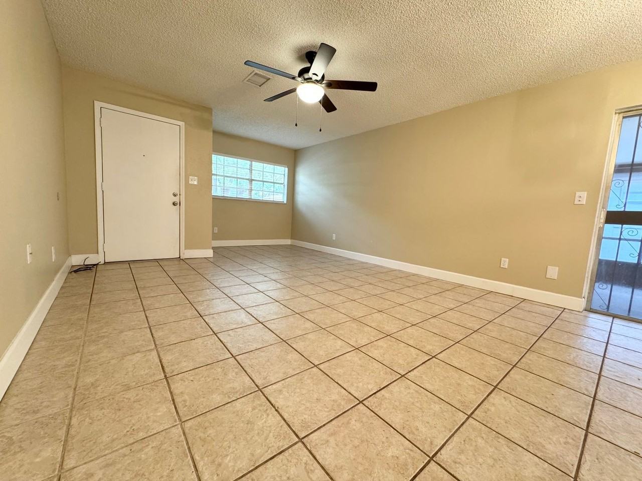 529 Hibiscus Way - Photo 3 of 42
