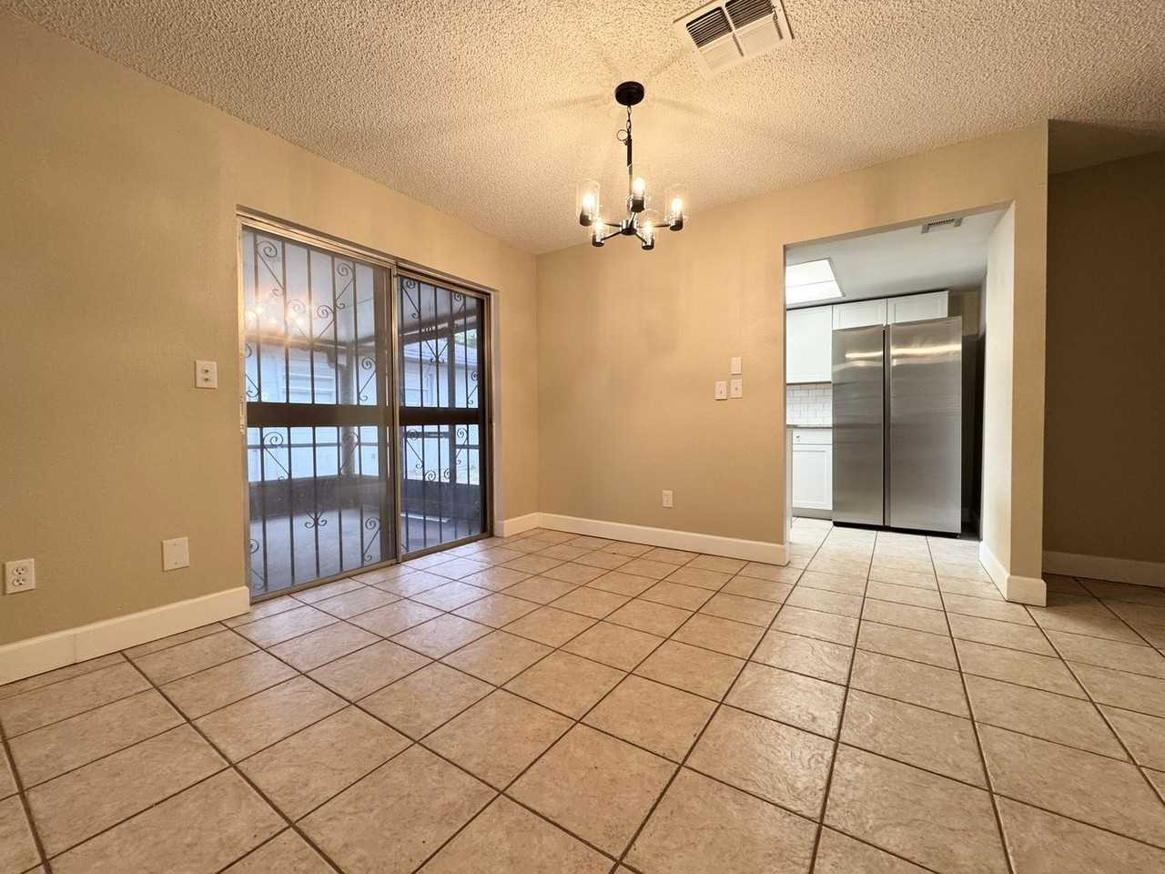 529 Hibiscus Way - Photo 5 of 42