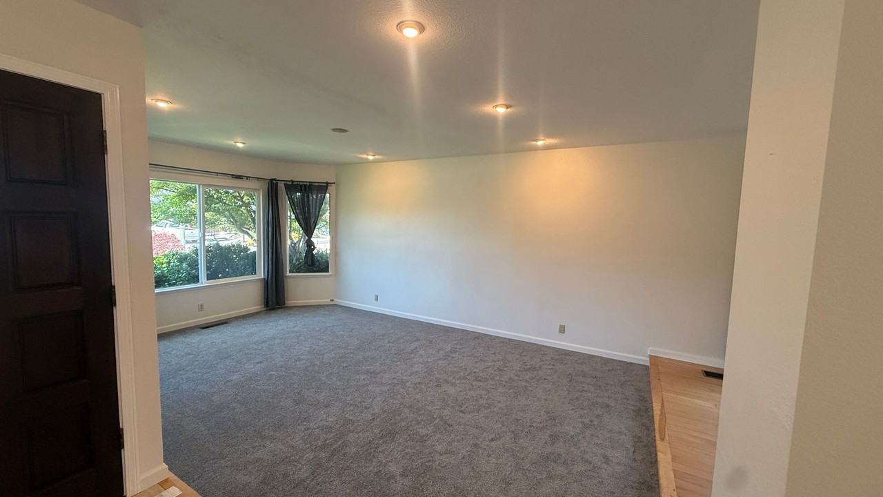 6252 Ridgemont Dr - Photo 4 of 35