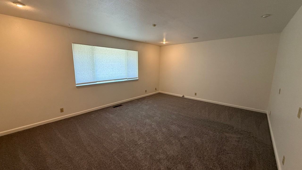 6252 Ridgemont Dr - Photo 5 of 35