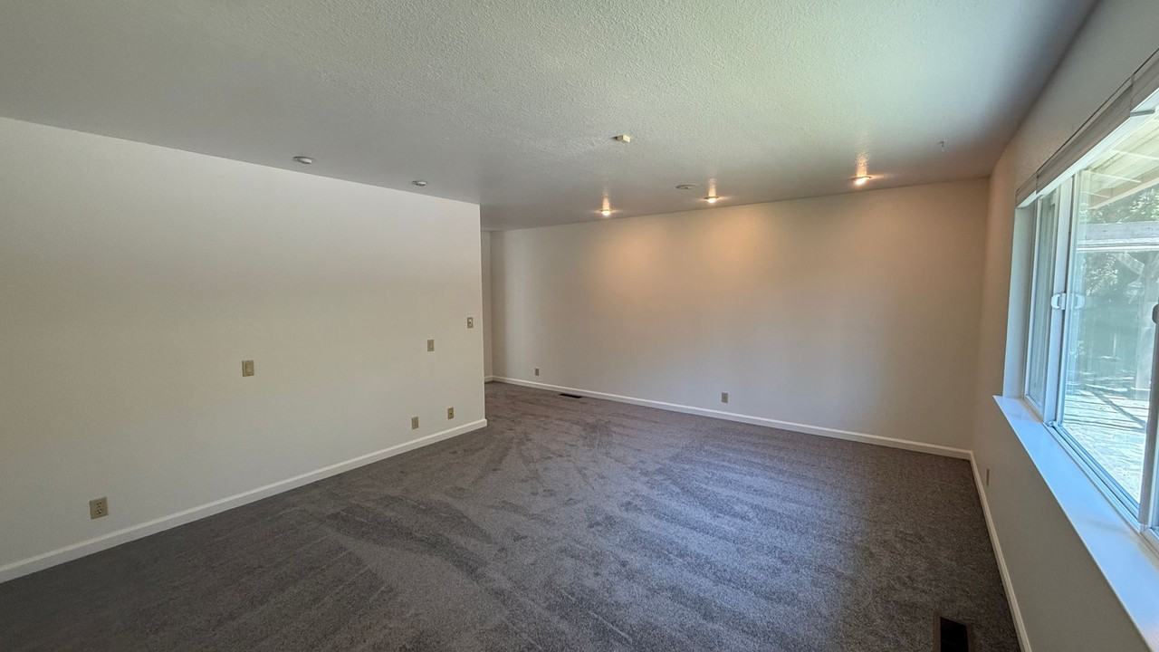 6252 Ridgemont Dr - Photo 7 of 35