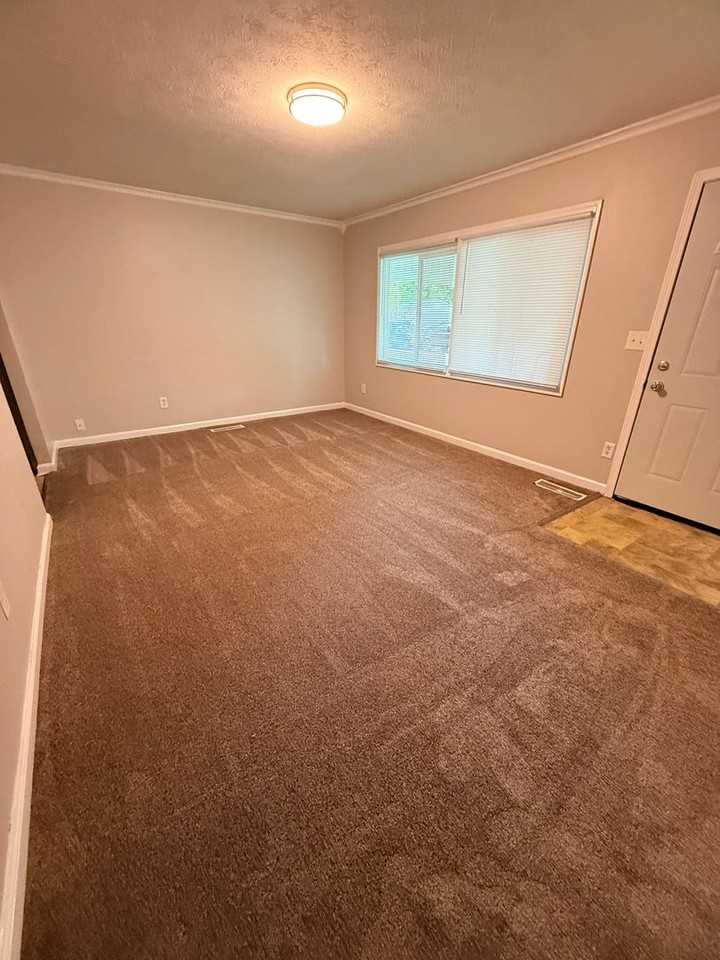 2 Philip Ct - Photo 3 of 13