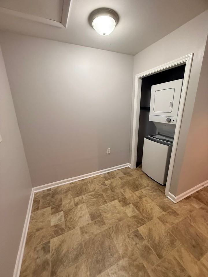 2 Philip Ct - Photo 5 of 13